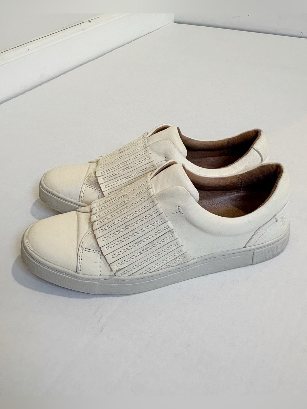 Frye Ivy Gore Slip On Leather Sneakers White Size 7 Sleek Classic Preppy Soft